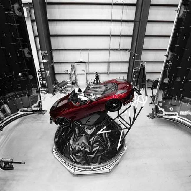 Um carro será enviado rumo à órbita de Marte, mas as chances de que chegue lá são pequenas | Foto: Elon Musk/Instagram