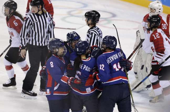 Coreanas do Sul e do Norte disputaram no mesmo time o torneio olímpico de hockey no gelo