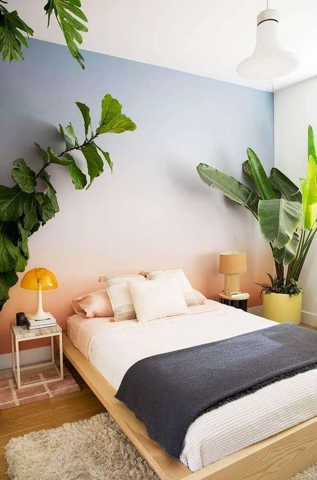 11. As plantas são um tipo de decoração simples que ficam super bem para decoração de quarto.