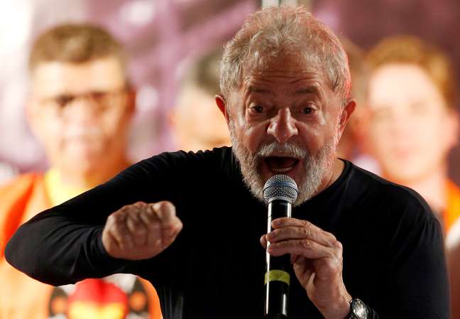 Ex-presidente Lula faz discurso em Curitiba
 28/3/2018    REUTERS/Rodolfo Buhrer 