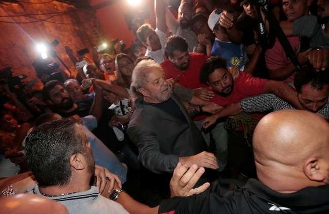 Ex-presidente Luiz Inácio Lula da Silva deixa Sindicato dos Metalúrgicos do ABC em São Bernardo do Campo
07/04/2018 REUTERS/Leonardo Benassatto