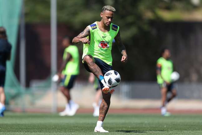 Neymar voltou a treinar nesta quarta-feira