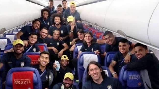 Seleção brasileira no avião rumo a Sochi após classificação