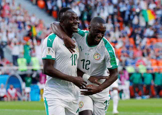 Mané comemora gol com Sabaly