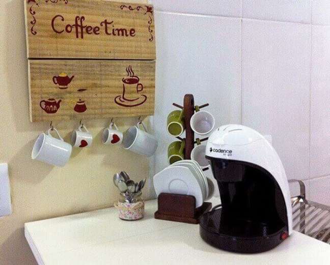 5- Espaço simples na bancada da pia para degustar um bom café.