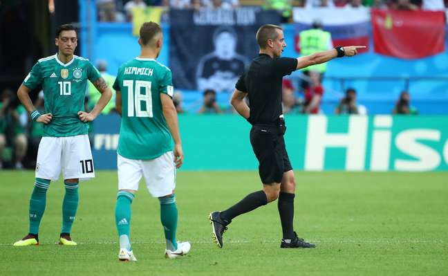 Juiz confirma gol da Coreia do Sul contra a Alemanha após rever lance no vídeo
