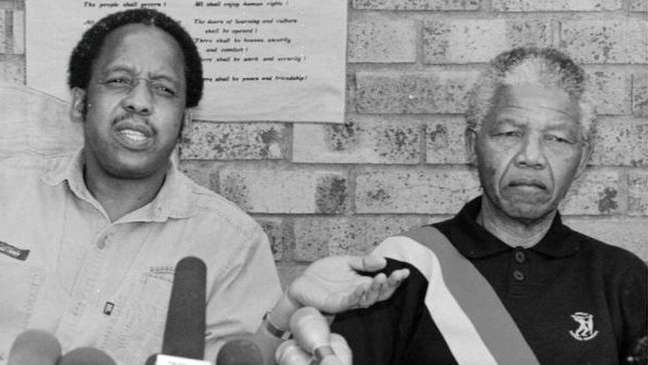 A atuação política de Mandela não permitia que ele tivesse 'tempo ou habilidade de se doar à família', afirma a neta