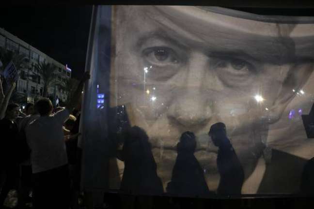 Multidão protesta contra lei que define Israel um país judeu