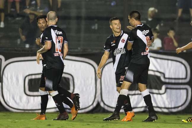 Wagner comemora gol com equipe durante Vasco da Gama x Ceará realizada no Estádio de São Januário pela 19ª rodada do Campeonato Brasileiro, nesta segunda-feira (20) no Rio de Janeiro, RJ.