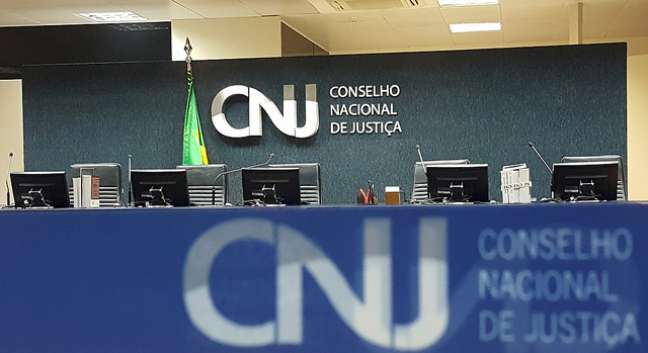 Desembargador que votou a favor de Flávio Bolsonaro é investigado pelo CNJ
