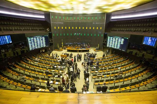 A votação do projeto Escola sem Partido foi adiada devido ao início da ordem do dia na Câmara dos Deputados