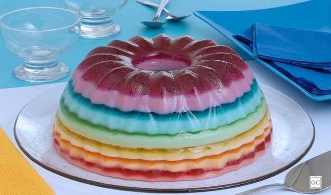 13. Gelatina colorida em camadas: junte as crianças e faça essa gelatina colorida em camadas com leite condensado. Elas vão adorar! |