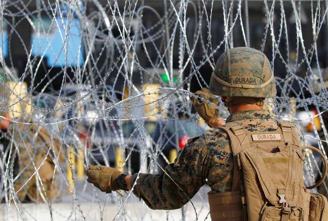 O número de tropas norte-americanas na fronteira com o México pode ter atingido o pico em 5.800, disse à Reuters o comandante da missão dos Estados Unidos