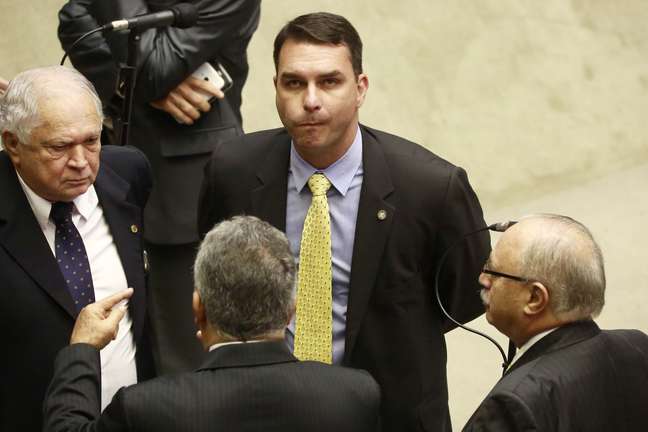 Deputado Flávio Bolsonaro durante sessão especial conjunta do Senado Federal e Câmara dos Deputados