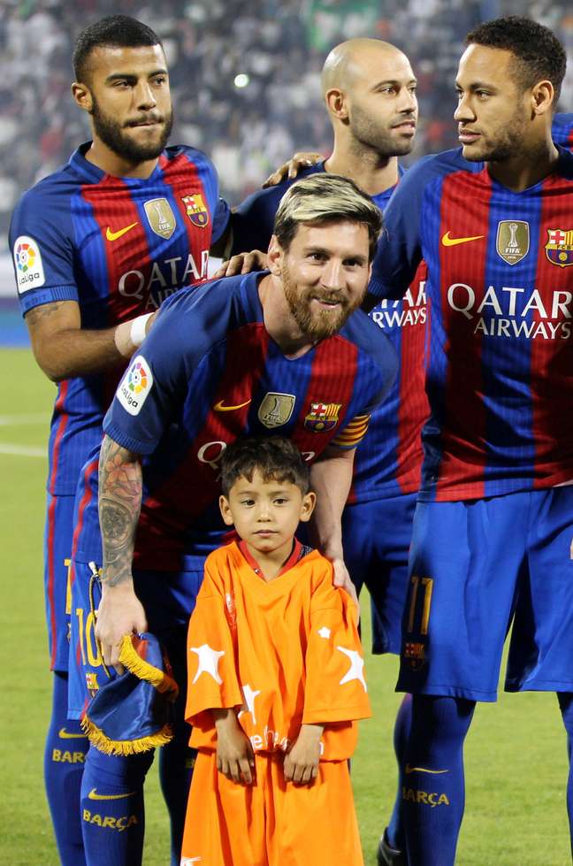 Murtaza Ahmadi no dia em que conheceu Lionel Messi em um jogo do Barcelona