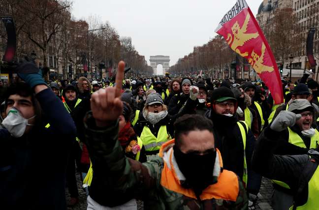 Protesto dos "coletes amarelos" em Paris 15/12/2018  REUTERS/Benoit Tessier