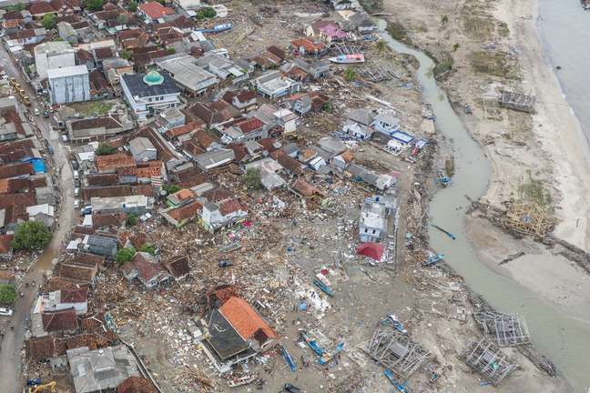 Visão aérea de área afetada por tsunami em Banten, na Indonésia 25/12/2018 Antara Foto/Muhammad Adimaja/via REUTERS