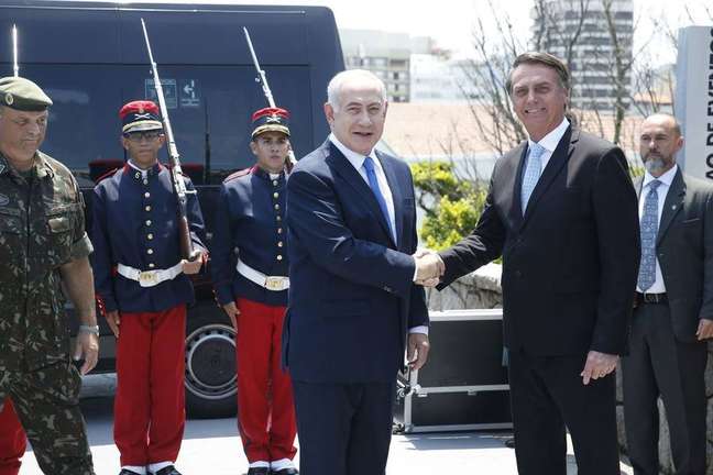 O presidente eleito Jair Bolsonaro recebe a visita do primeiro-ministro de Israel, Benjamin Netanyahu, em Copacabana.