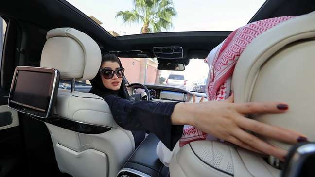 Em junho de 2018, mulheres passaram a ser autorizadas a dirigir na Arábia Saudita