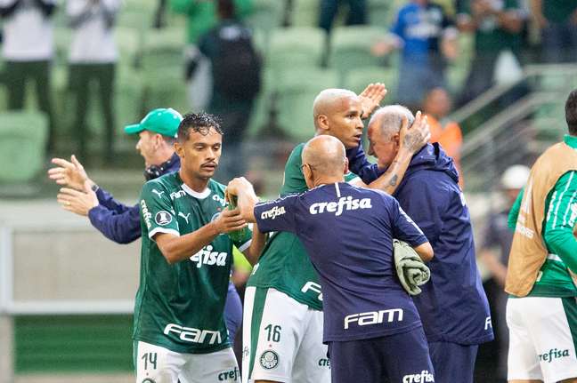 Deyverson, do Palmeiras, comemora após marcar gol em partida contra o Junior Barranquilla, válida pela 4ª rodada do Grupo F da Copa Libertadores 2019, no Allianz Parque, em São Paulo, nesta quarta-feira (10).