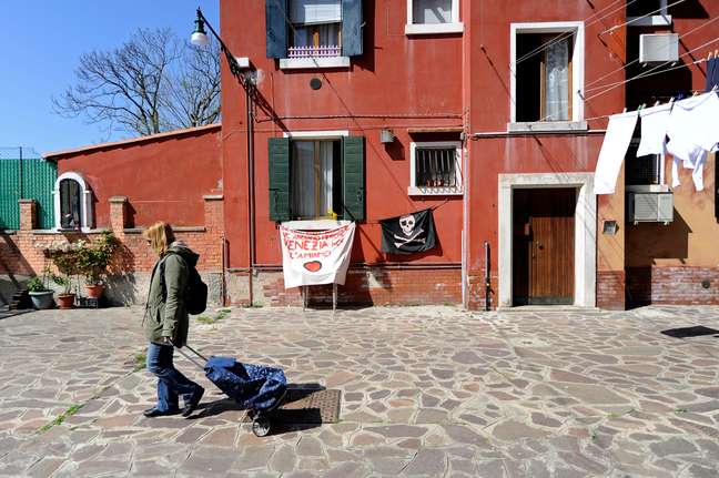 Prédio ocupado por famílias desabrigadas em Veneza, na Itália
01/04/2019
REUTERS/Guglielmo Mangiapane