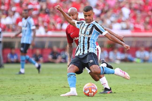 Alisson, do Grêmio, em lance da primeira partida da final do Campeonato Gaúcho 2019 contra o Internacional, disputada no estádio Beira-Rio, em Porto Alegre (RS), na tarde deste domingo, 14 de abril de 2019.