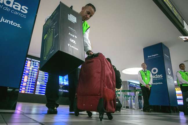 Fiscalização educativa de bagagem de mão no Aeroporto de Congonhas, na zona sul da capital paulista