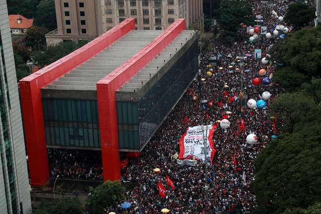 Manifestação pela educação na Paulista, São Paulo 15/5/2019 REUTERS/Amanda Perobelli