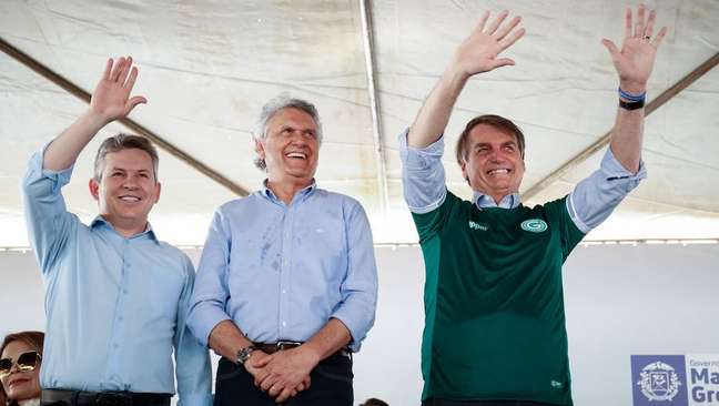 O presidente Jair Bolsonaro com os governadores Mauro Mendes (MT) e Ronaldo Caiado (GO) no lançamento do projeto 'Juntos pelo Araguaia'