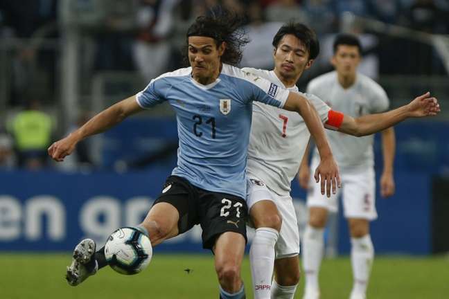 Cavani sofreu um pênalti no empate entre Uruguai e Japão (Foto: AFP)