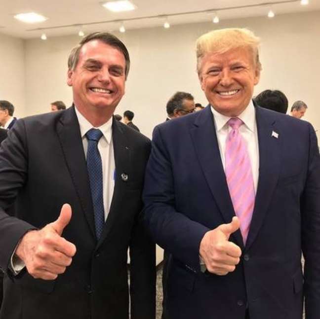 Bolsonaro e Trump posam para foto no G20 de Osaka