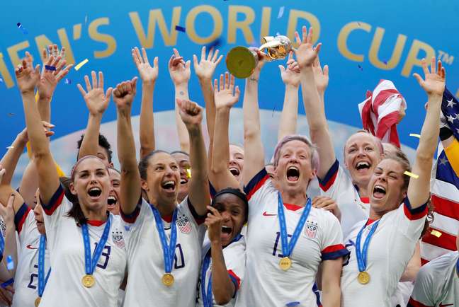 Seleção dos EUA comemora conquista da Copa do Mundo feminina de futebol.