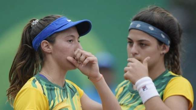 Carol Meligeni e Luisa Stefani vencem dupla do Chile e são bronze. (Alexandre Loureiro/COB)