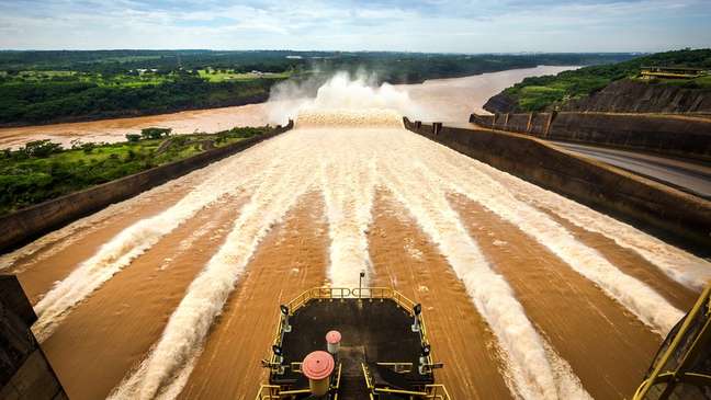 Itaipu &eacute; uma usina binacional e foi constru&iacute;da ap&oacute;s acordo firmado entre Brasil e Paraguai em 1973