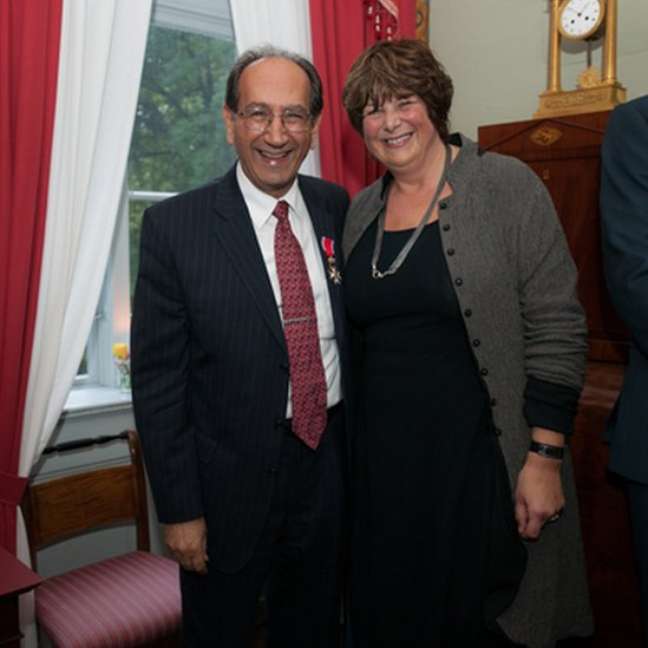 Recentemente, Al-Kasim recebeu uma condecora&ccedil;&atilde;o real pela contribui&ccedil;&atilde;o ao desenvolvimento da Noruega