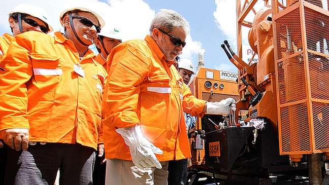 Pelo modelo de partilha, usado para os campos do pr&eacute;-sal, a Petrobras tem prefer&ecirc;ncia na escolha das &aacute;reas que quer operar