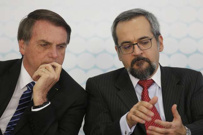 Jair Bolsonaro e Abraham Weintraub, ministro da Educação.