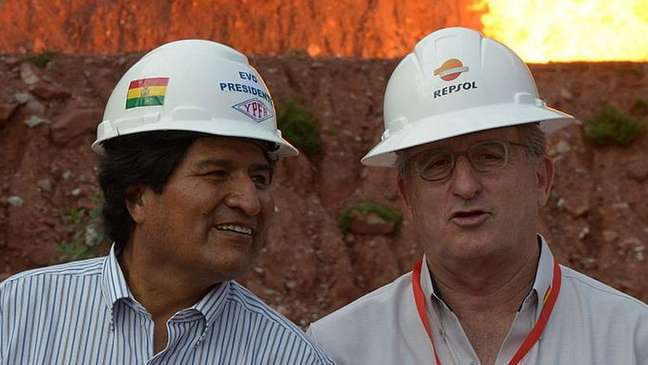 Evo Morales junto a Antonio Brufau, presidente da petroleira espanhola Repsol