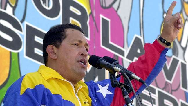 Expropriações de Hugo Chávez foram 'política desordenada', diz entrevistado por BBC News Mundo