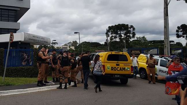Reforço da segurança diante da PF em Curitiba, ante a possibilidade de soltura de Lula