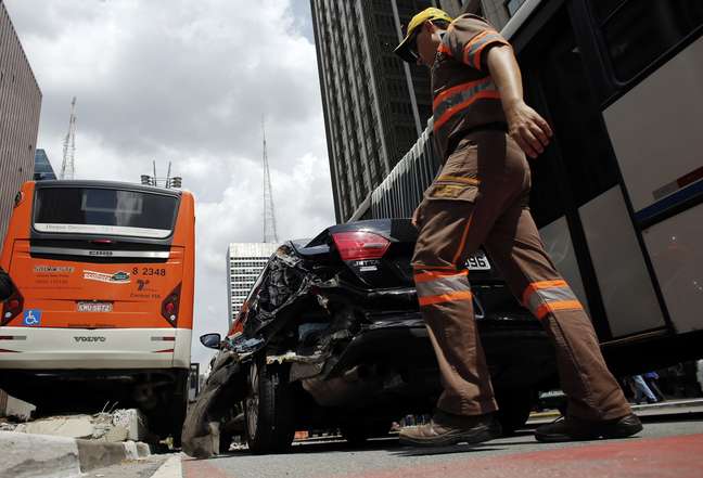 Fiscal da CET confere acidente de trânsito em São Paulo 
24/02/2015
REUTERS/Nacho Doce