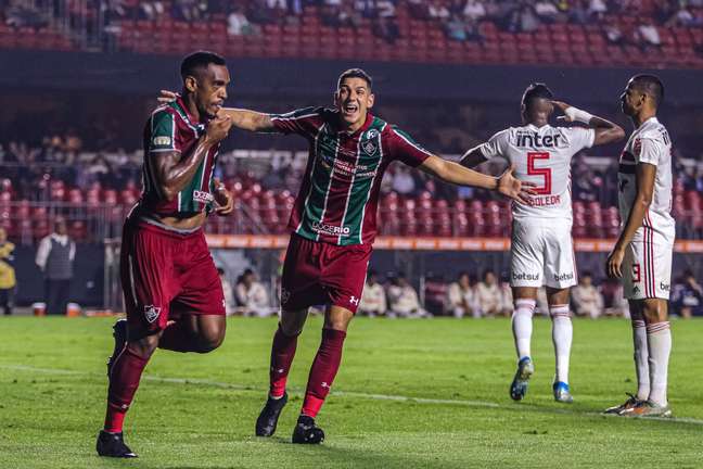 Digão (esquerda) comemora gol contra o São Paulo.