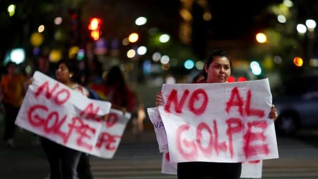 Os apoiadores de Evo Morales classificaram a renúncia do presidente boliviano como golpe
