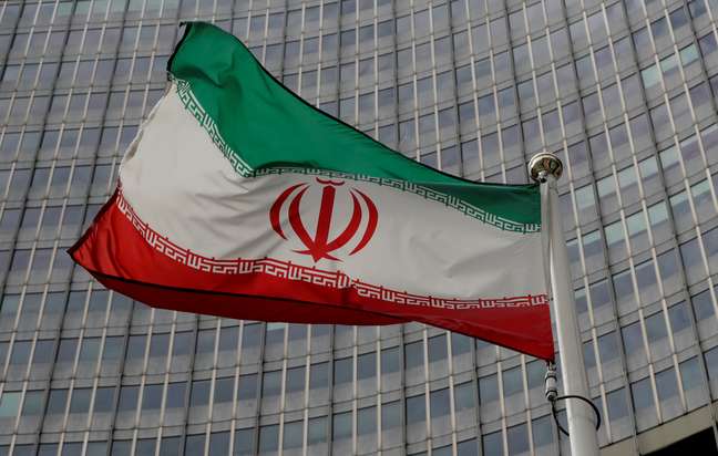 Bandeira do Irã em frente ao edifício-sede da AIEA em Viena
09/09/2019
REUTERS/Leonhard Foeger