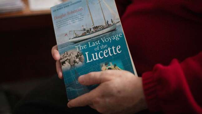 Douglas Robertson escreveu um livro contando a provação da família e como eles sobreviveram tanto tempo no mar