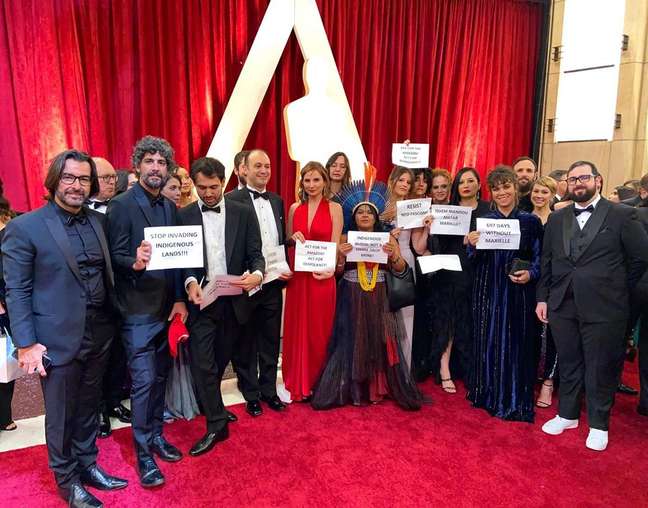 Petra Costa e documentaristas de &#039;Democracia em Vertigem&#039; protestaram no Oscar 2020