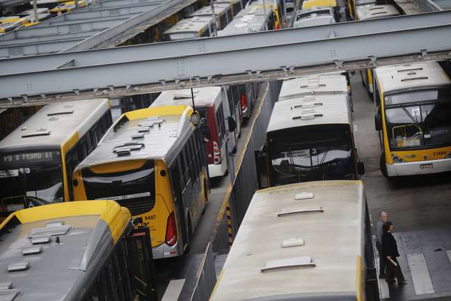 Ônibus estacionados e fora de atividade em São Paulo 
12/05/2015
REUTERS/Nacho Doce