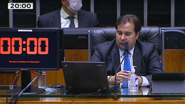 Rodrigo Maia durante a primeira sessão virtual da Câmara. Ele e alguns parlamentares estavam na Casa