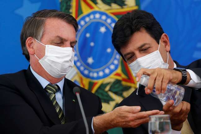 Bolsonaro e Mandetta participam de entrevista coletiva em Brasília
18/03/2020
REUTERS/Adriano Machado