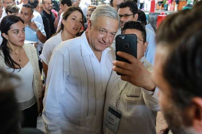 López Obrador tem sido criticado por continuar participando de atos com público em plena pandemia